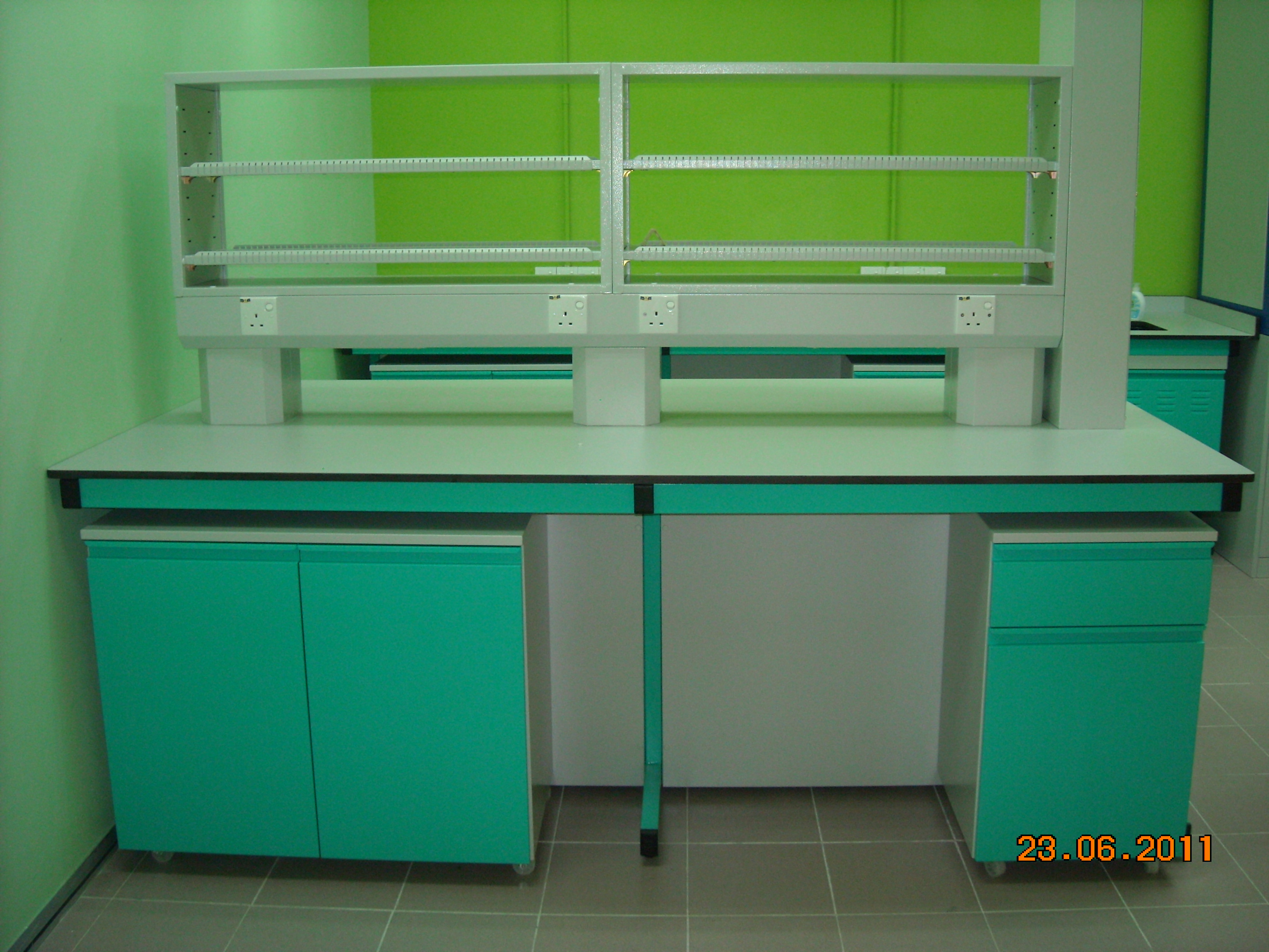 Lab Bench & Cabinet